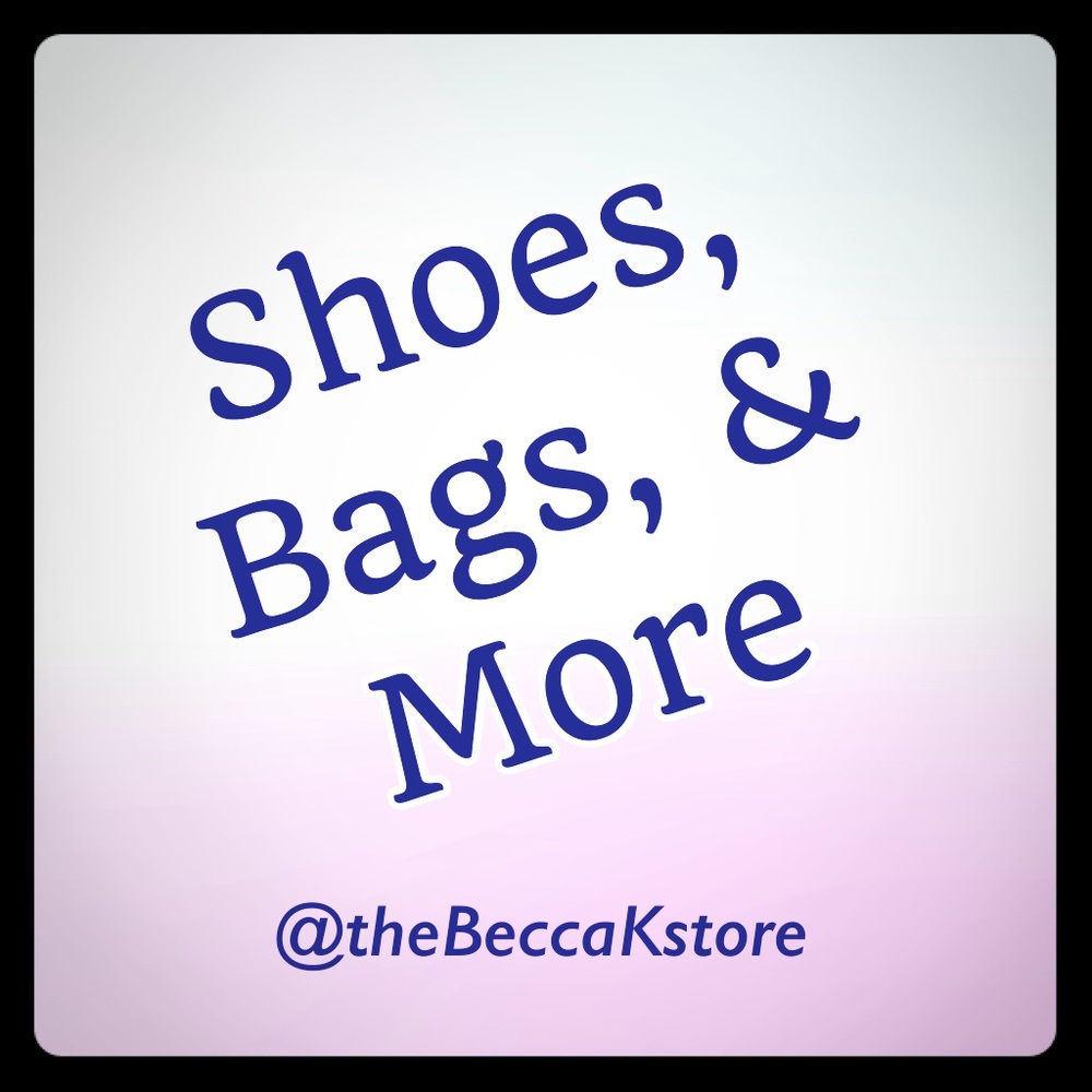 Check out the rest of my closet here!